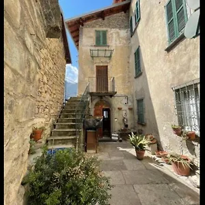 https://la-corte-sul-lago-pognana-lario.it-lombardy.com