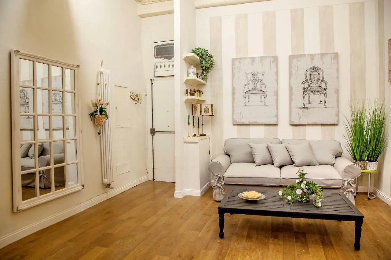 Renaissance Florence Apartment 0*,